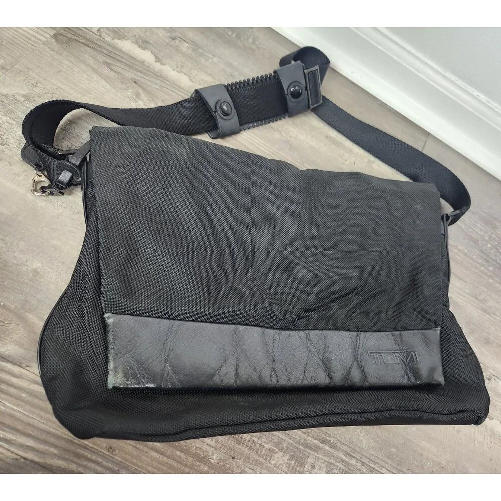 TUMI Leather Trim Bag Flap Messenger Crossbody Laptop Shoulder Nylon 4367D3